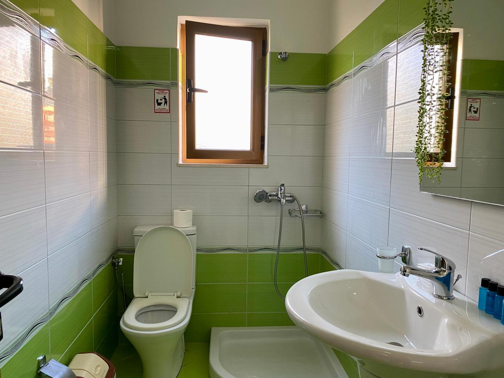 Hotel Metali Saranda Extérieur photo